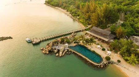 L'Alya Ninh Van Bay Отели рядом с достопримечательностью «Hoa Lan Island Resort»