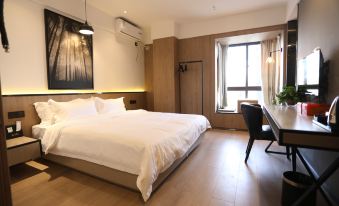 And hotel (Zhengzhou Zhongyuan Fota Century Happy Garden)