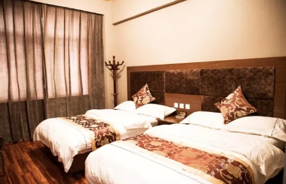 工布江達鴻輝商務酒店