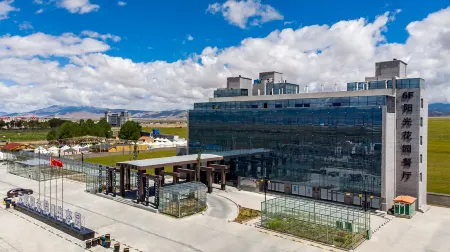 Yunpeng Sunshine Holiday Hotel Отели в г. Улан