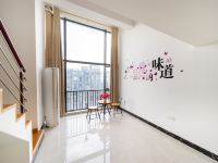 阿米果主题公寓(广州南站店) - 欧式豪华复式三床房