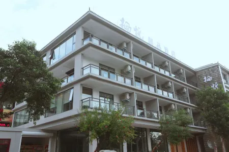 Qiyue Boutique Hotel (Yuntai Mountain Onshore Service Area Ticket Office) Отели рядом с достопримечательностью «Diecai Tunnel»