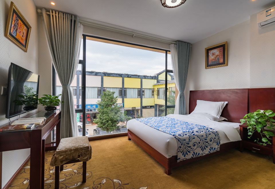 Yunting Hotel Kunming Over view