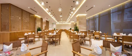 Nagar Hotel Nha Trang Отели рядом с достопримечательностью «Nha Trang Pasteur Institute»