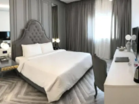 ザ ニシャット ホテル ジョハール タウン ラホールのホテル