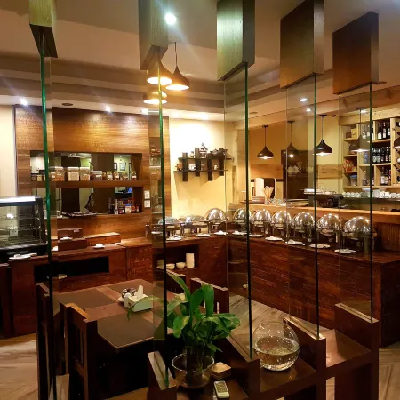 Hotel Middle Path & Spa
