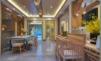 Honghua Hotel (Lijiang Old Town Light Luxury Branch)