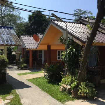 Samet Bell House Отели рядом с достопримечательностью «Ao Wong Deuan»