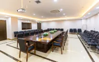 Starway Hotel (Qiqihar Railway Station)