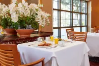 Orchard Hotel - breakfast