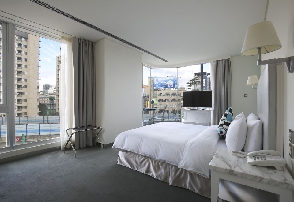 4. 앰비언스 호텔 ..