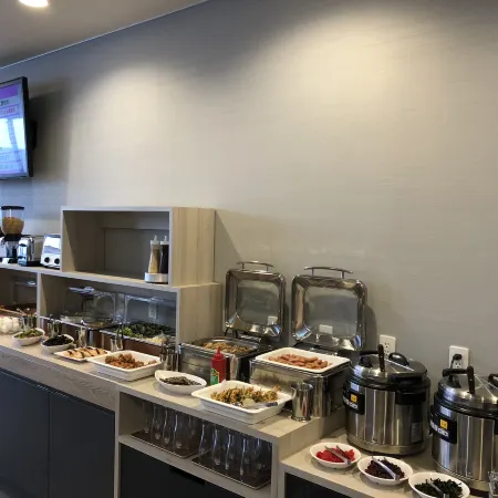 Kuretake Inn Osaka Sakaisuji Honmachi Отели рядом с достопримечательностью «Конференц-центр MyDome OSAKA»