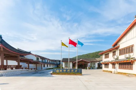 Meijin'ge Hotel Отели рядом с достопримечательностью «Great Yuantong Palace»