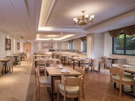 Weina International Hotel (Qiandao Lake) Отели рядом с достопримечательностью «Xianshan Mountain»