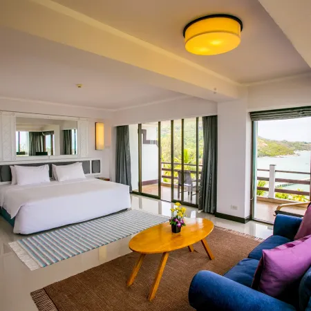 Rayong Resort Hotel Отели рядом с достопримечательностью «Кхао Лаем Я»