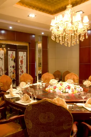 Heavenly Lake Hotel Отели в г. Фукан