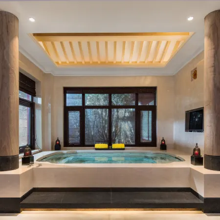 HUAQING PALACE RESORT & SPA