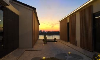 Deep Submarine Star Hotel (Yangzhou East High-speed Railway Station)