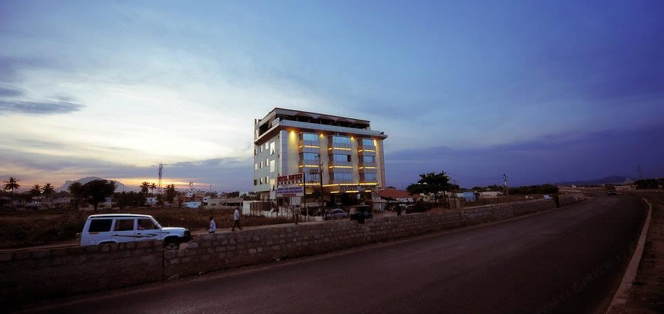 Hotel Naveen Regency - Housity