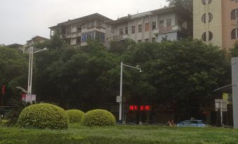 Luzhou Hongxiang Hotel