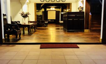 Merry Riverside Hotel