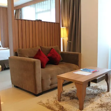 D'Primahotel Mega Kuningan Отели рядом с достопримечательностью «Статуя Панчоран»