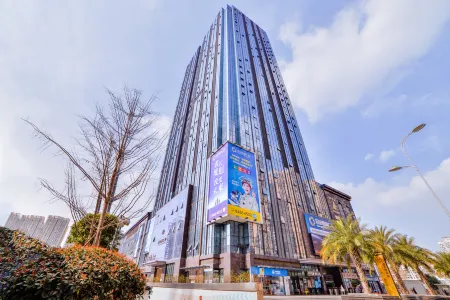 longtengshidaijiudian Отели рядом с достопримечательностью «Chengdu Aeronautic Vocational and Technical College»