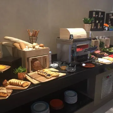 Mena Plaza Hotel Albarsha at the Mall Отели рядом с достопримечательностью «Шоссе шейха Зайда»