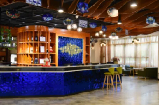 Foshan Yuefeng High-altitude Garden Panorama Hotel (Jiujiangzhen Xinji Plaza)