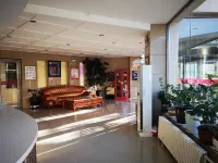 Alxa Zuoqi Zhonghua Road Xincheng Hotel - parkir