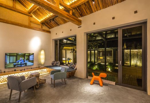 Rareyard Baihujian B&B