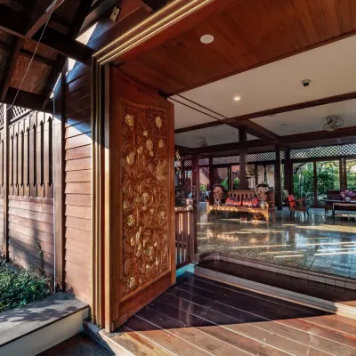 Baan U Sabai Boutique House Отели рядом с достопримечательностью «Дальневосточный университет»