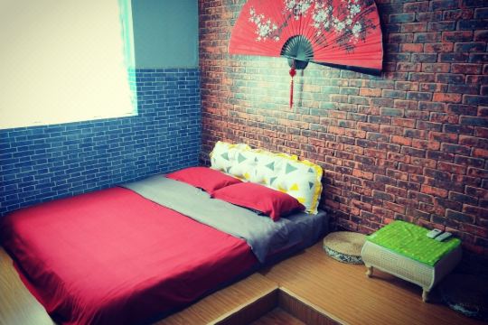 距离邢台学院南门步行约五分钟,环境优美,交通