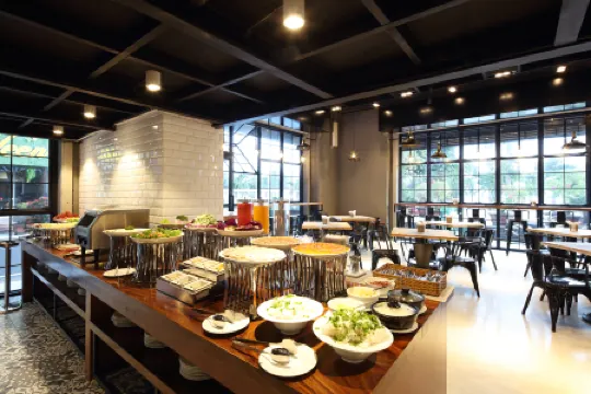 Anrizon Hotel Nha Trang Отели рядом с достопримечательностью «Чамские Башни Понагар»