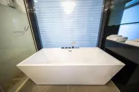 Lavande Hotels (Taixing Jiangping Road Yangguang Yipin) Hotels in Taixing