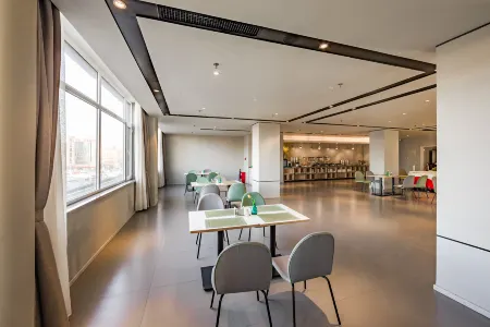 Ease Hotel (Donggang North High-speed Railway Station) Отели рядом с достопримечательностью «Dalu Island»