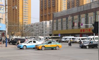 Huifeng Business Hotel (Lingyuan Yipzu)