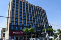 Xinhe Holiday Hotel Hotels near Qimai Mountain Park