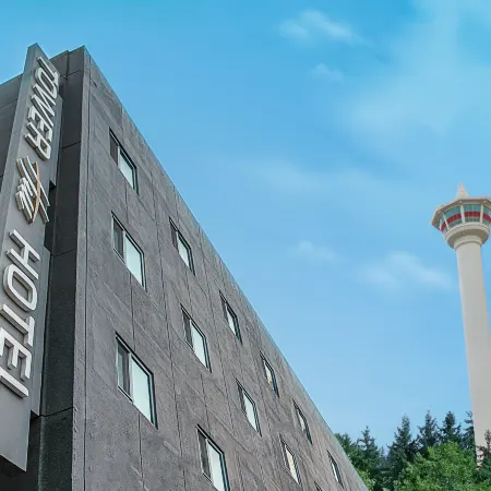 Towerhill Hotel Отели рядом с достопримечательностью «Галерея «604»»