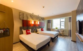 Ibis Hotel (Lanzhou Dongfanghong Plaza Guofang Department)