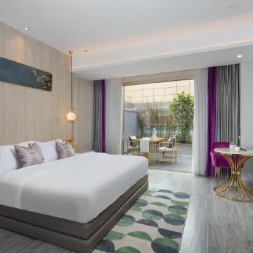 Style S Hotel (Linshui Hongfan Plaza Bus Terminal)