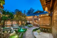 인 더 클라우드 리장시, 운남성 스포츠 개발 센터 - 종합 박물관 주변 호텔