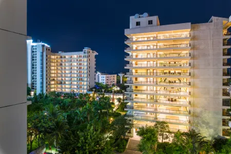 J-Hotel Отели рядом с Аэропорт Феникс