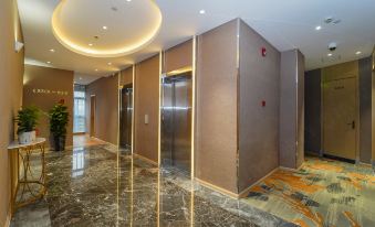 Yadu Light Luxury Hotel (Shanghai Jing'an Temple Changshou Road Subway Station)