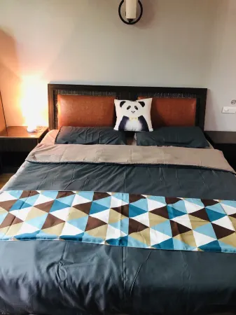 Shizhu County Xiongzhichu Panda Theme Hotel Отели рядом с достопримечательностью «Huangshui National Forest Park»