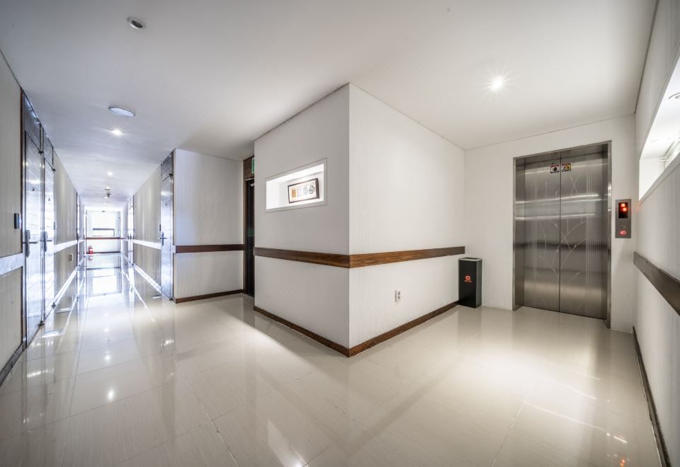 큐호텔 내부 개성적인 객실 인테리어