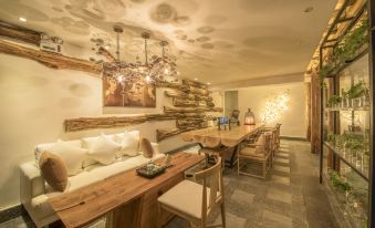 Tree Space(Dukezong Ancient Hotel)