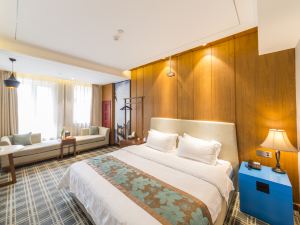 Juna Greentown Hotel (Zhengzhou Nanwulibao Metro Station Zijingshan Road)