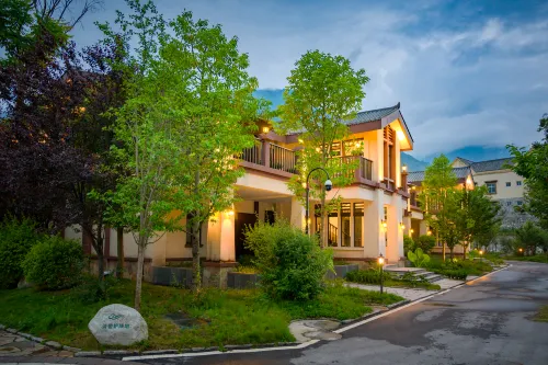 Gongga cliff Hot Spring Hotel - 4-Star