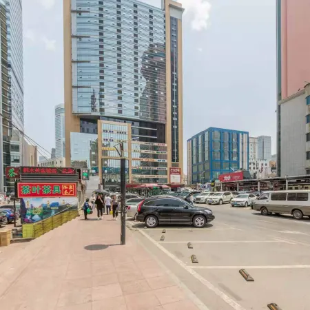 NO.8 Qing Ni Apartment(DL Railway Station Zhongshan Square Branch ) Отели рядом с достопримечательностью «Парк Труда»